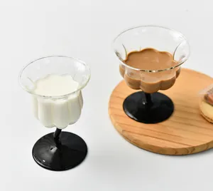 Pareja de copas de vidrio vintage estilo lirio de los valles con elegantes tallos negros