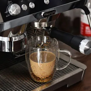Tazza in vetro creativa a doppia parete con manico e paillettes dorate galleggianti