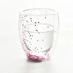 Bicchiere in vetro a doppia parete con paillettes a stella rosa fluttuanti decorative