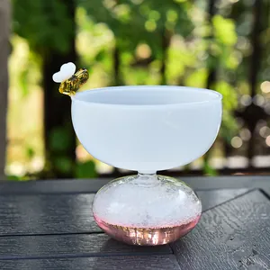 Elegant creative ins-style white glass dessert bowl with bee accent and bubble base