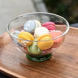Bol à dessert en verre artisanal avec socle vert élégant pour crème glacée et fruits
