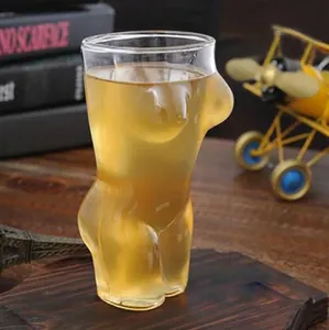 Einzigartiges Bierglas in Form eines nackten Frauentorsos aus hitzebeständigem Glas