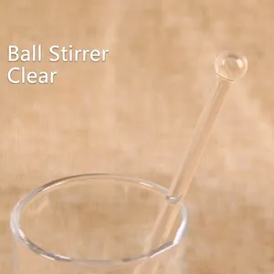 Detailansicht eines transparenten Glas-Rührstabs mit einem glatten Kugelkopf