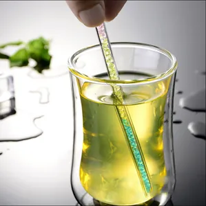 Agitateur en verre élégant avec cristaux colorés pour café thé et jus de fruits