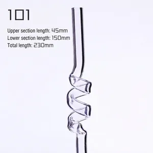 Detail eines transparenten spiralförmigen Glasstrohhalms mit Gesamtlänge 230 mm