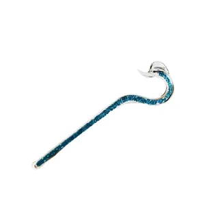 Elegante agitador de café de vidrio resistente al calor con forma de cisne azul.