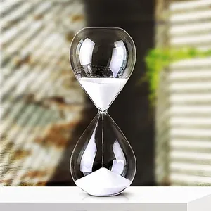 Elegante clessidra in vetro con sabbia bianca per il monitoraggio del tempo di 30 minuti