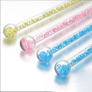Agitateurs élégants en verre avec têtes de boules de cristal colorées pour boissons