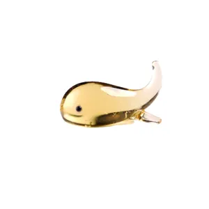 Reposaplumas artesanal de vidrio ámbar con forma de ballena para plumas y pinceles