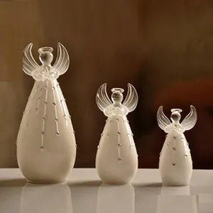 Set di 3 statuette di angeli traslucidi satinati per decorazioni e matrimoni