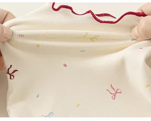Bambine carino fiocco stampa costine t-shirt tessuto dettaglio primo piano morbido top