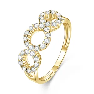 Eleganter vergoldeter Ring mit mehreren Kreisen und funkelnden Kristallen für Damen Mode.