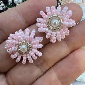 Handgemachte rosa Perlen Blumen Aufnäher DIY Zubehör für Schuhe, Hüte und Kleidung.