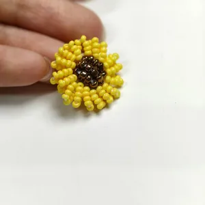 Handgemachte Perlen Sonnenblume DIY Anhänger Detailbild - Ideal für Schuhe, Hüte und Kleidung