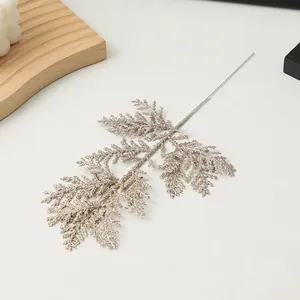 Rama de pino artificial con purpurina para arreglos florales navideños y decoración.