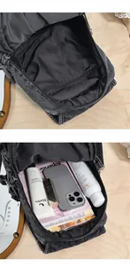 Detailansicht der Innentaschen und Kapazität der gewaschenen Denim-Brusttasche