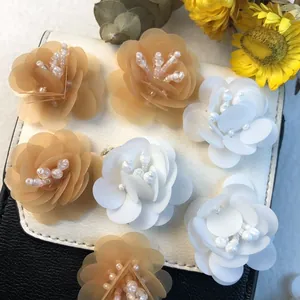 DIY χειροποίητα λουλούδια με πούλιες χάντρες για παπούτσια καπέλα λεπτομέρεια αξεσουάρ.
