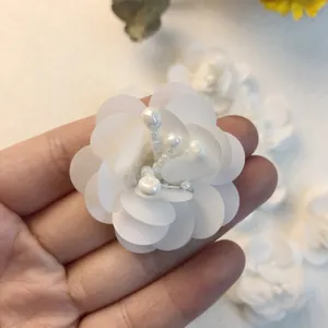 DIY λευκό λουλούδι με παγιέτα και χάντρα χειροποίητο αξεσουάρ για παπούτσια και καπέλα