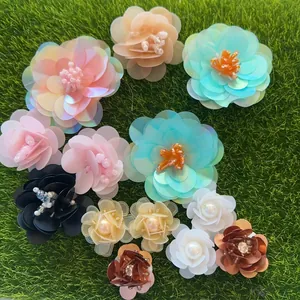 DIY cheiropoihta louloudia me paietes, poluchromes hantres louloudia gia papoutsia kai kapela.