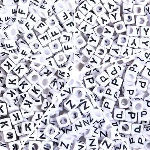 Perles Alphabet Carrées en Acrylique Blanc Noir Lettre Cube Perles pour Bricolage Bracelet Collier Fabrication de Bijoux Perles à Grand Trou