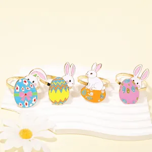 Hermoso Juego de 4 Servilleteros con Conejo y Huevo de Pascua para la Decoración de la Mesa