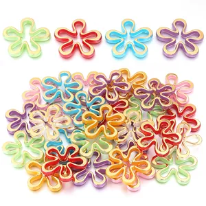 Perline di fiori a cinque petali cave sfumate in acrilico bicolore accessori per gioielli DIY