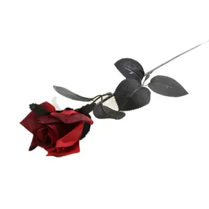 Fausse rose noire et rouge artificielle pour décoration de fête d'Halloween sombre
