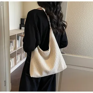 Französische gewebte Schultertasche für Damen, große Kapazität modische Hobo-Tasche.