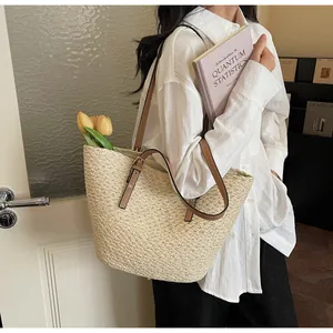 Damen Stroh geflochtene Tote Tasche Detail, große Kapazität Sommer Strand Schultertasche Lederriemen.