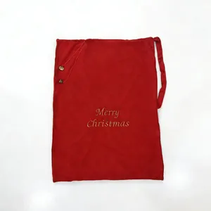 Rote Weihnachtstasche mit goldenem Merry Christmas Aufdruck, große Feiertagsbeutel.
