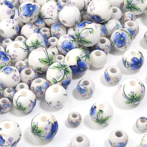 Perline in ceramica stile porcellana blu e bianca floreali fatte a mano per gioielli