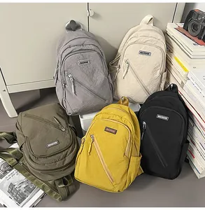 Sac à dos et sac de poitrine multifonctionnel en nylon décontracté aux couleurs vives.