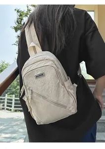 Sac de poitrine en nylon decontracte sport sling sac à dos pour hommes et femmes mode quotidienne.