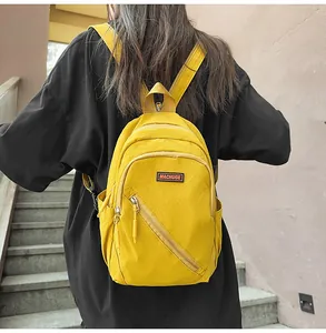 Sac à dos en nylon décontracté pour un usage quotidien, cartable coloré et stylé très pratique.
