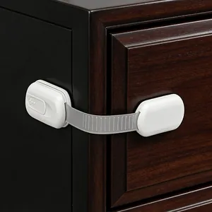 Kinderslot detailweergave, verstelbare riem voor kast en lade babybeveiligingsbescherming.