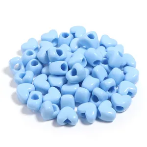 Perline sfuse in acrilico a cuore azzurro per bracciali artigianali fai-da-te e gioielli.