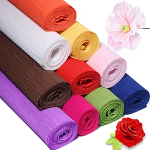 Rollo de papel crepe en vista detallada, varios colores vibrantes para manualidades y decoracion.