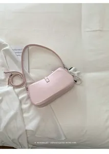 Sac bandoulière minimaliste chic rose pour femme, sac à main poly en cuir PU tendance.
