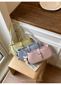 Sac à épaule minimaliste chic pour femme, sac a main d'aisselle en cuir PU style rétro.