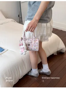 Lindo bolso rosa de lunares con colgante de conejo de peluche para mujer