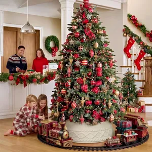 Vue détaillée de la jupe de sapin de Noël blanche en tricot pour décoration festive.