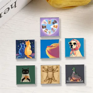 Gros plan detaille de badges carres en email representant des chats et animaux droles.