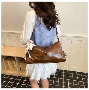 Vintage large capacity tote shoulder bag for women, stylish commuting crossbody bag.