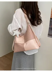 Bolso tote grande color melocotón con patchwork tejido y detalle de estrella