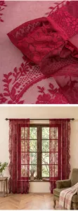 Vue détaillée du rideau transparent en dentelle rouge style pastoral avec de beaux motifs floraux.