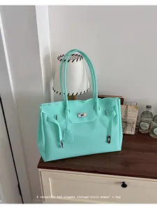 Mint green jelly tote bag detail, elegant vintage-style daily commuting shoulder handbag.