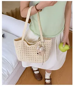 Sac à bandoulière tissé ajouré d'été, cabas de plage décontracté pour femmes, sac stylé.