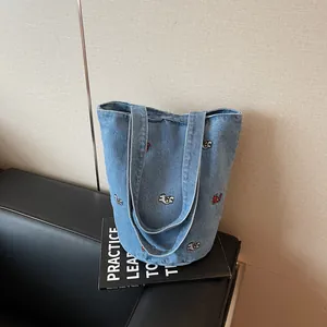 Borsa a secchiello in denim casual da donna, grande shopper a spalla con ricamo.