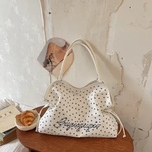 Sac a main cabas epaule blanc tendance pour femme, grande capacite style decontracte chic.