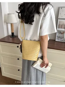 Summer versatile vintage woven bucket bag minimalist single shoulder crossbody stylish